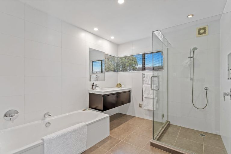 Photo of property in 32 Vipond Road, Stanmore Bay, Whangaparaoa, 0932