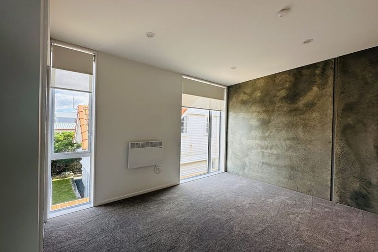 Photo of property in 144 Apu Crescent, Lyall Bay, Wellington, 6022