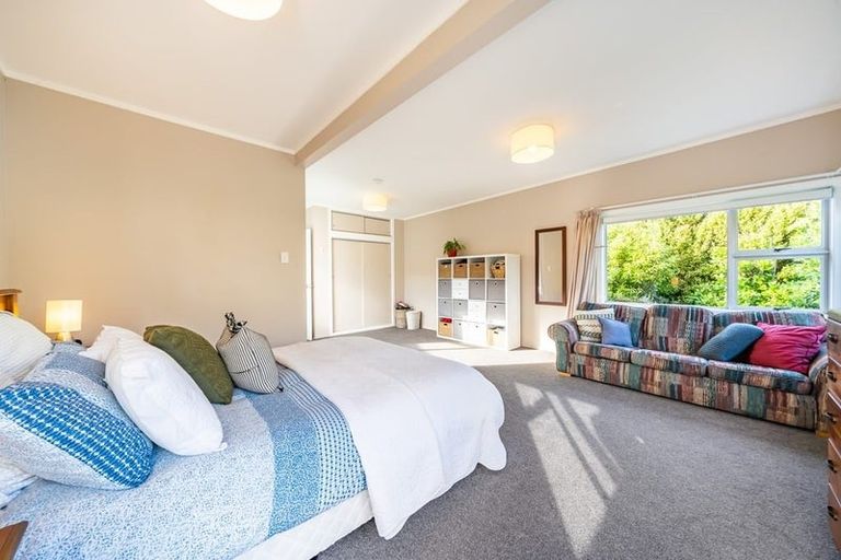 Photo of property in 54 Poto Road, Normandale, Lower Hutt, 5010