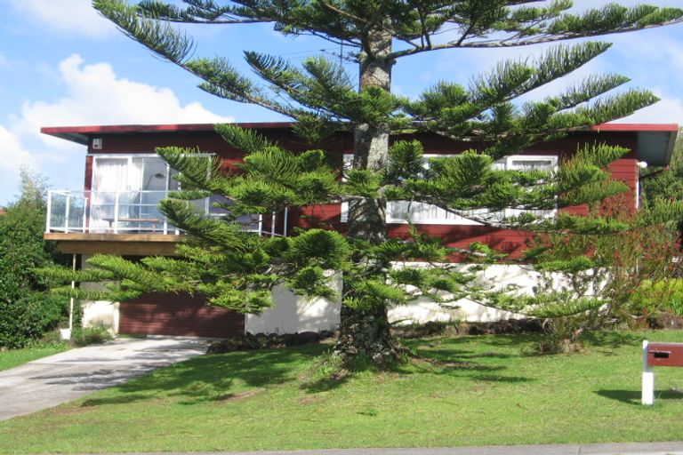 Photo of property in 8 Maxwelton Drive, Mairangi Bay, Auckland, 0630