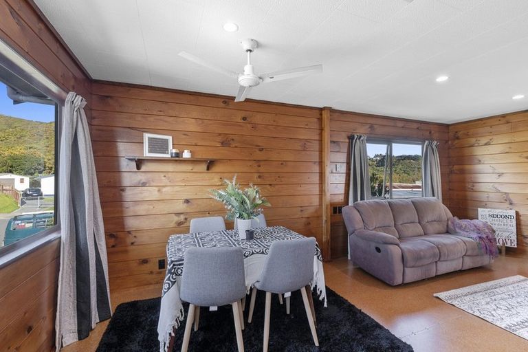 Photo of property in 18 Oaklands Grove, Clouston Park, Upper Hutt, 5018