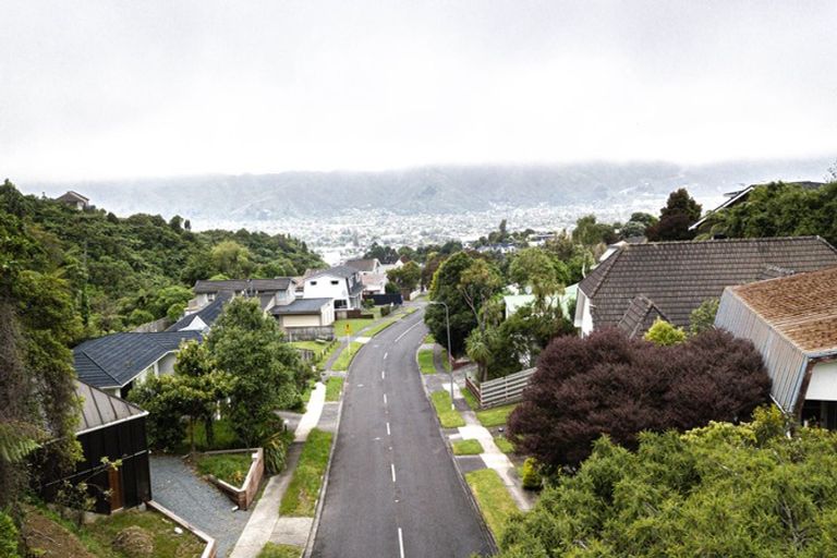 Photo of property in 41 Viewmont Drive, Harbour View, Lower Hutt, 5010