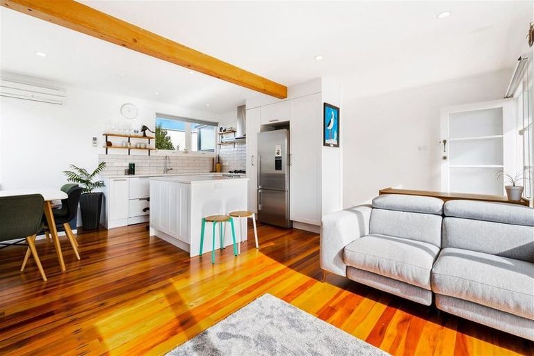 Photo of property in 45 Totara Road, Te Atatu Peninsula, Auckland, 0610