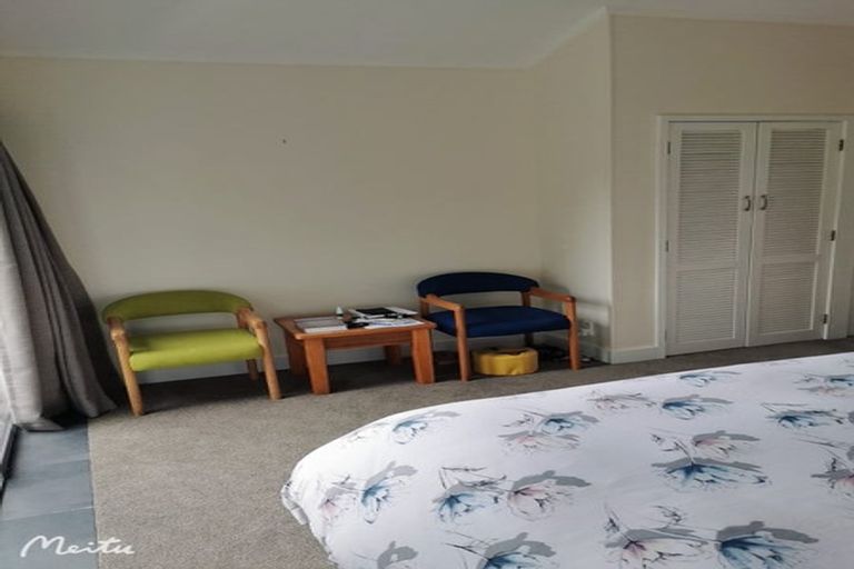 Photo of property in 50 Girrahween Drive, Totara Vale, Auckland, 0629