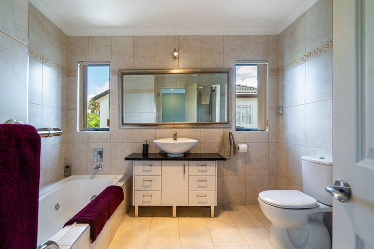 Photo of property in 8a Lupetti Rise, West Harbour, Auckland, 0618