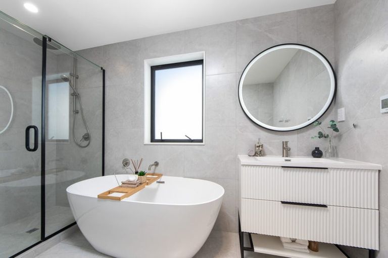 Photo of property in 3b Pendlebury Street, Green Bay, Auckland, 0604