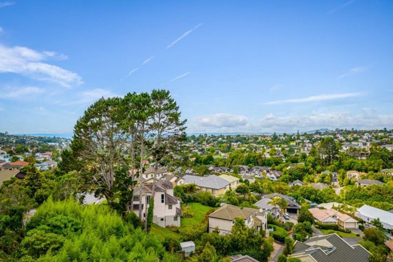 Photo of property in 5 Mulgan Way, Browns Bay, Auckland, 0630