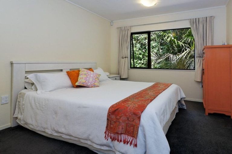 Photo of property in 408 Scenic Drive, Waiatarua, Auckland, 0612