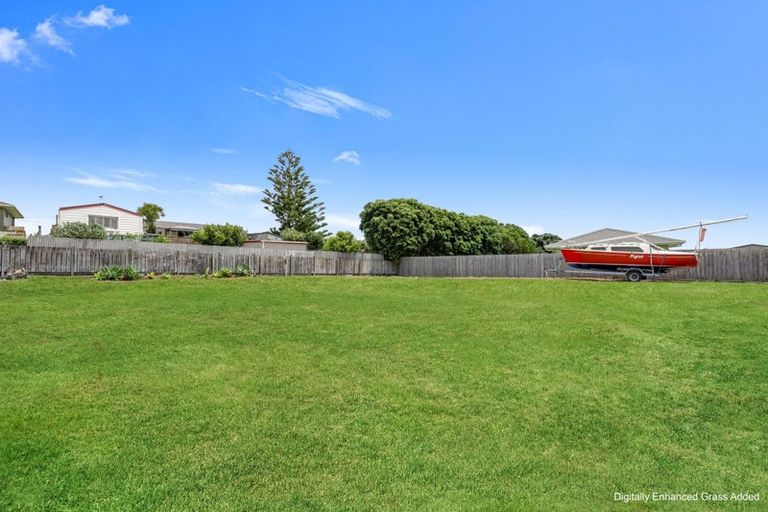 Photo of property in 13 Sunset Drive, Baylys Beach, 0377
