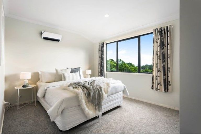 Photo of property in 40 Rising Parade, Fairview Heights, Auckland, 0632