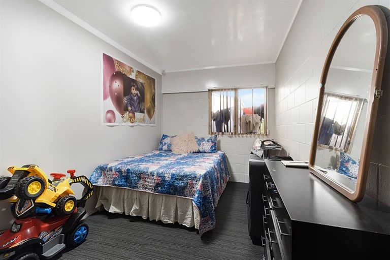 Photo of property in 4184 Great North Road, Glendene, Auckland, 0602