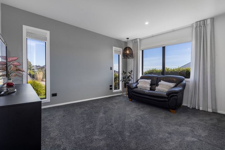 Photo of property in 10 Karearea Avenue, Waikanae, 5036