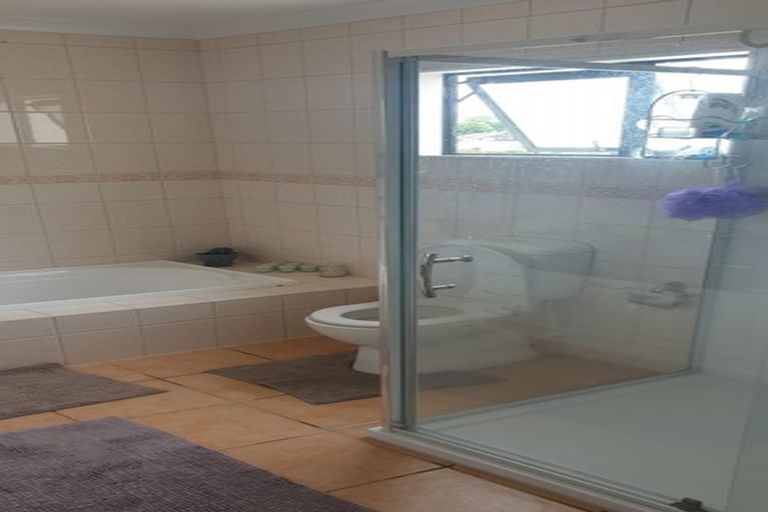 Photo of property in 28 Langana Avenue, Browns Bay, Auckland, 0630