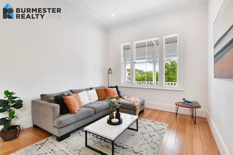 Photo of property in 5 Porter Crescent, Helensville, 0800