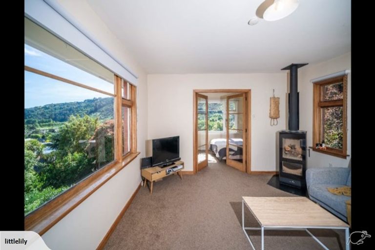 Photo of property in 28 Flinders Road, Heathcote Valley, Christchurch, 8022