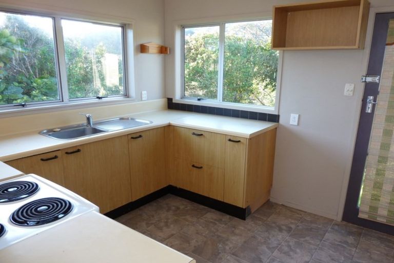 Photo of property in 13 Beach Valley Road, Piha, 0772