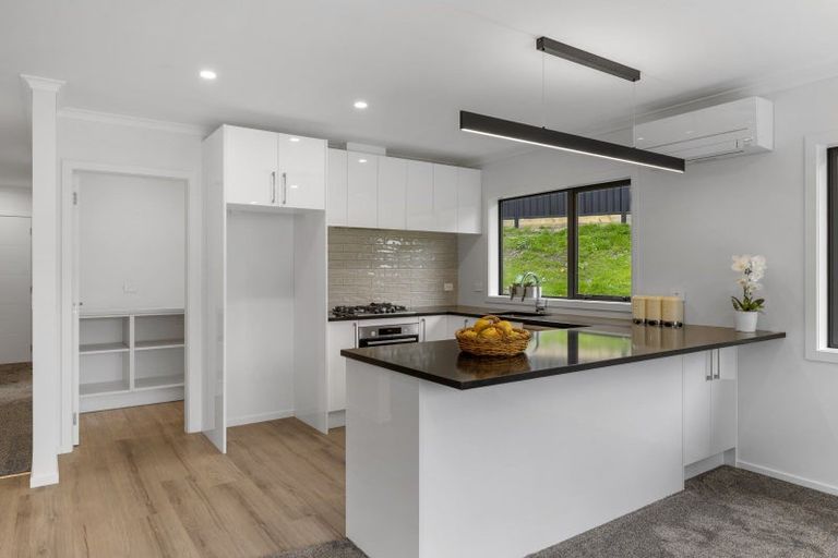 Photo of property in 3 Nikau Lane, Timberlea, Upper Hutt, 5018