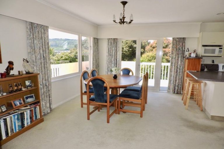 Photo of property in 5 Gonville Street, Tawa, Wellington, 5028