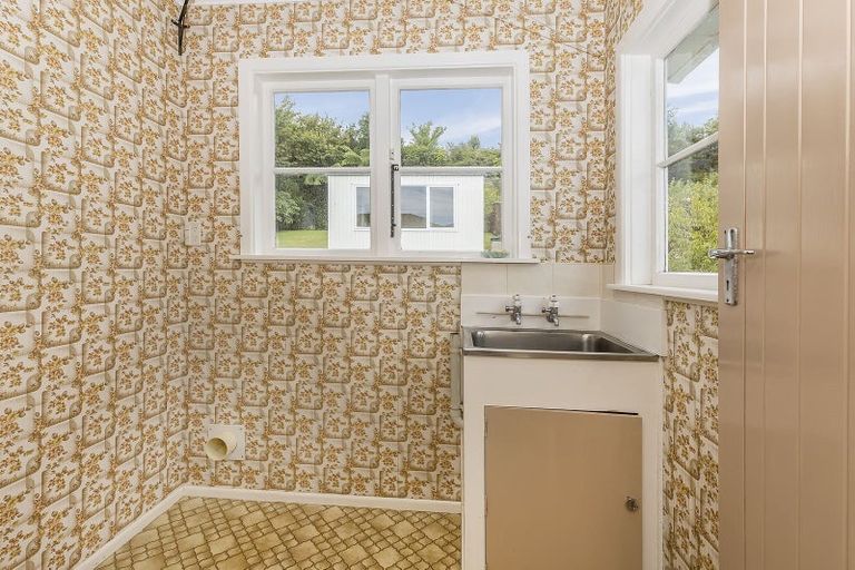 Photo of property in 57 Taylor Terrace, Tawa, Wellington, 5028