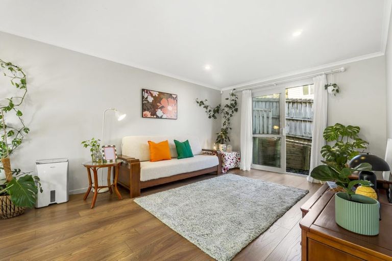 Photo of property in 59 Tamahere Drive, Glenfield, Auckland, 0629