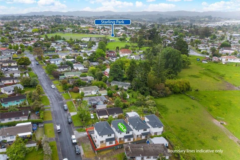 Photo of property in 25a Scarlet Drive, Ranui, Auckland, 0612