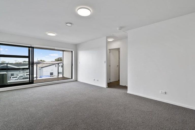 Photo of property in 2g/4045 Great North Road, Glen Eden, Auckland, 0602