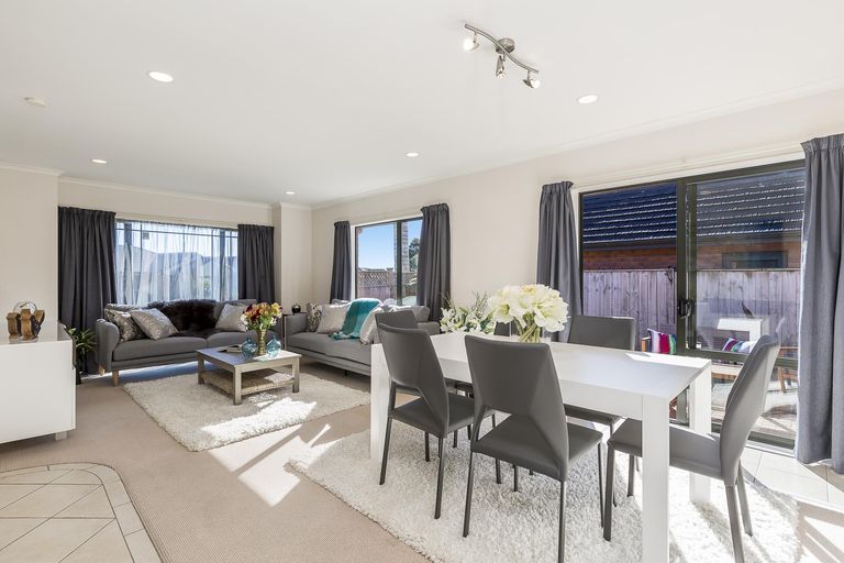 Photo of property in 12 Blackwood Drive, Wattle Downs, Auckland, 2103