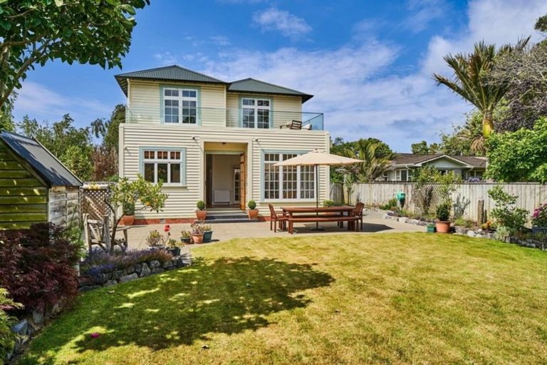 Photo of property in 3 Nikau Grove, Woburn, Lower Hutt, 5010