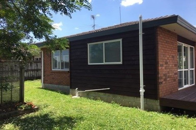 Photo of property in 2/46 West Fairway, Golflands, Auckland, 2013
