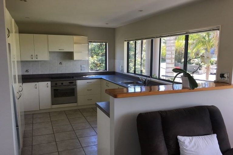 Photo of property in 37a Parr Terrace, Castor Bay, Auckland, 0620
