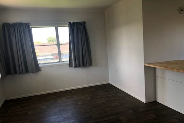 Photo of property in 2/7 Chapel Street, Papakura, 2110