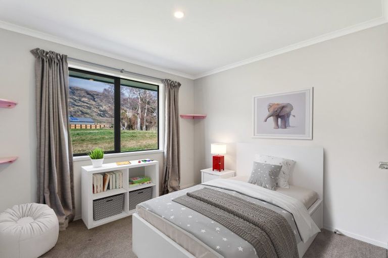 Photo of property in 10 Lakefield Close, Kingston, Athol, 9793