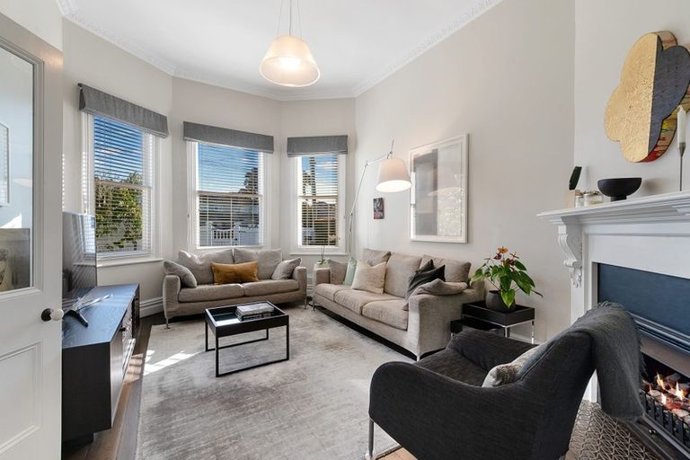 Photo of property in 2/70 Princes Street, Northcote Point, Auckland, 0627