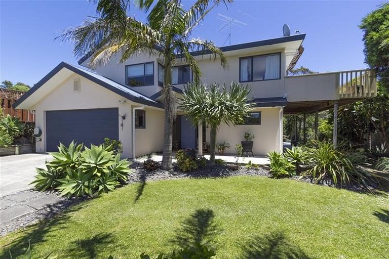 Photo of property in 99 Wade River Road, Stanmore Bay, Whangaparaoa, 0932