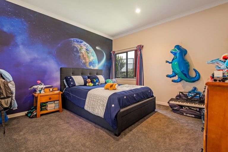 Photo of property in 8 Crabapple Close, Milson, Palmerston North, 4414