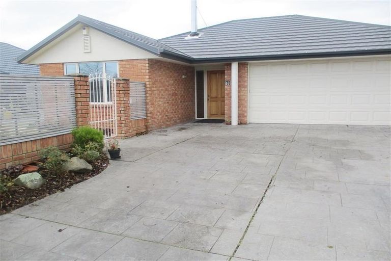 Photo of property in 27 Broadhaven Avenue, Parklands, Christchurch, 8083