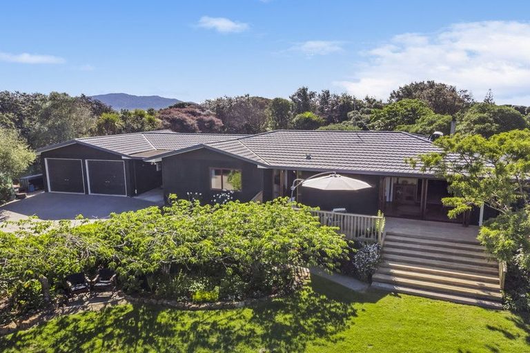 Photo of property in 140 Paetawa Road, Peka Peka, Waikanae, 5391