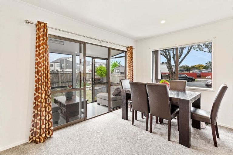 Photo of property in 102 Bruce Mclaren Road, Henderson, Auckland, 0612