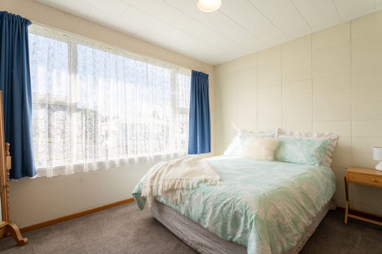 Photo of property in 1e Herewini Street, Titahi Bay, Porirua, 5022