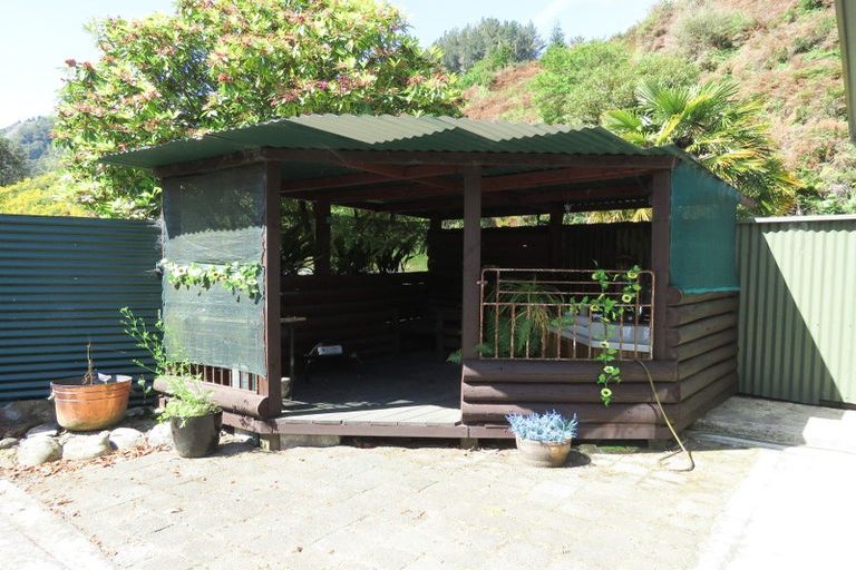 Photo of property in 20 Ramsay Street, Blacks Point, Reefton, 7830