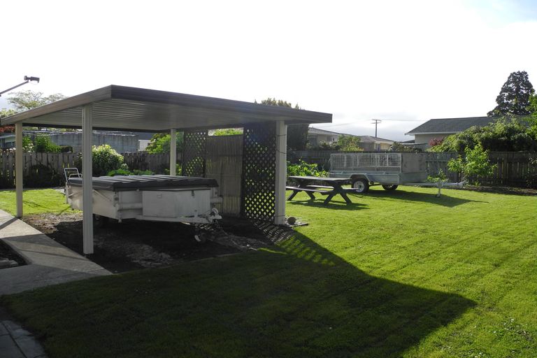 Photo of property in 12 Timaru Road, Waimate, 7924