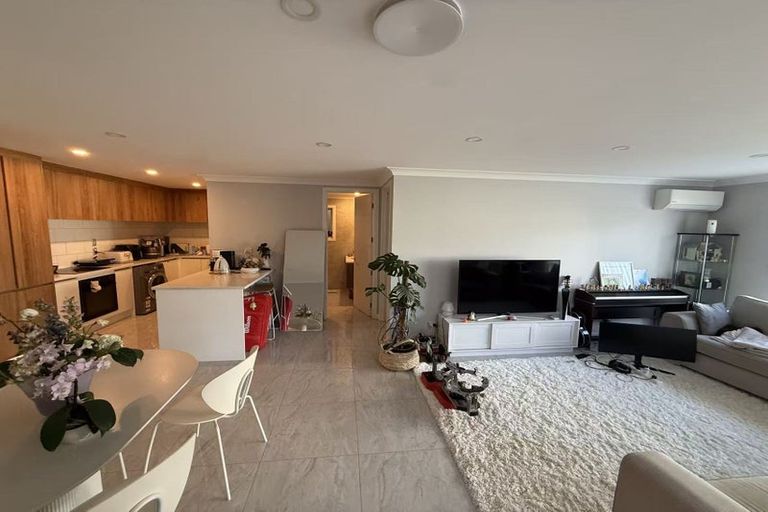 Photo of property in 34 Richards Avenue, Forrest Hill, Auckland, 0620