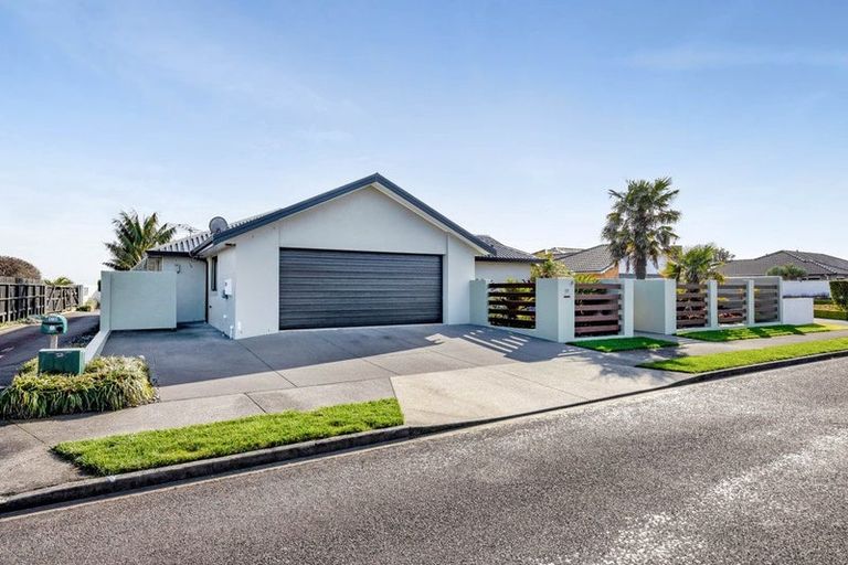 Photo of property in 19 Dolphin Parade, Bell Block, New Plymouth, 4312