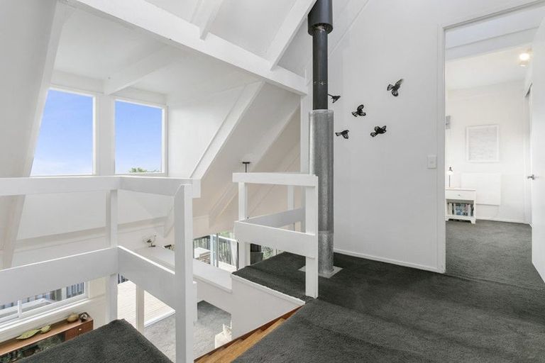 Photo of property in 6 Victory Road, Laingholm, Auckland, 0604