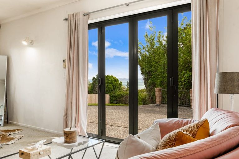 Photo of property in 65 Roberts Road, Matakatia, Whangaparaoa, 0930