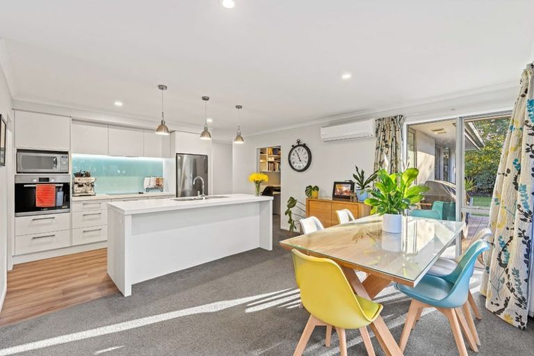 Photo of property in 32 Rue De La Mare, Parklands, Christchurch, 8083