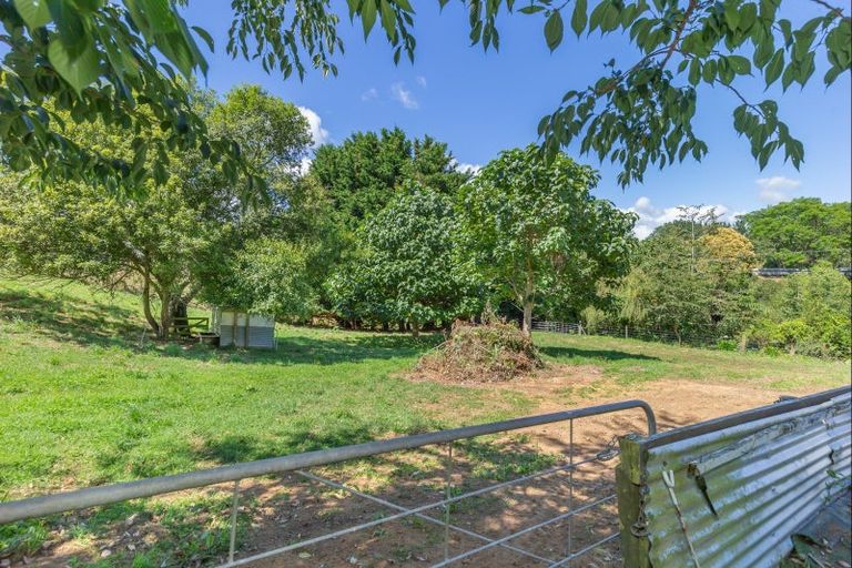 Photo of property in 223 Heatherlea East Road, Levin, 5571