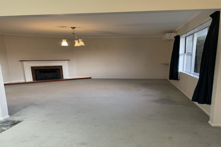 Photo of property in 1 Cyril Way, Paparangi, Wellington, 6037