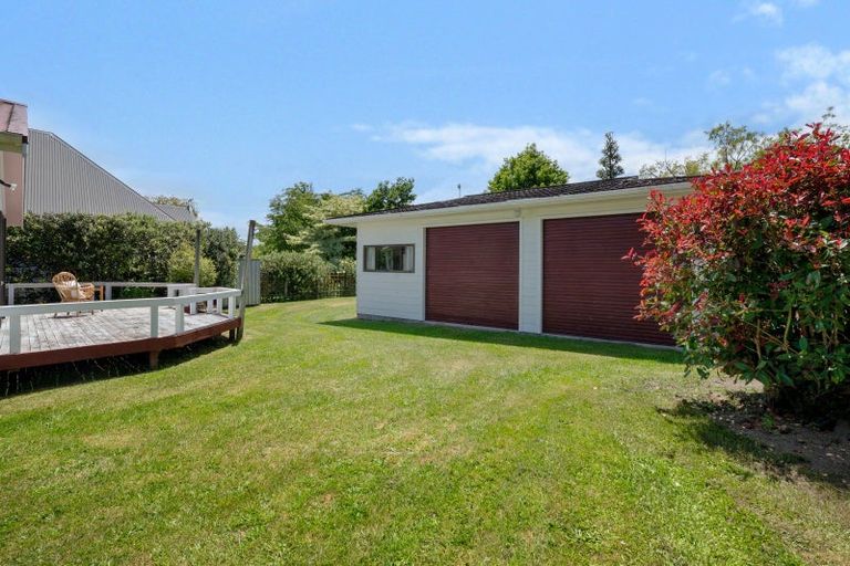Photo of property in 16 Irwin Place, Kinloch, Taupo, 3377