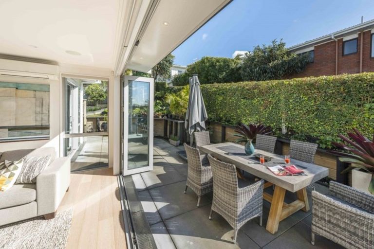 Photo of property in 3a Rossmore Terrace, Murrays Bay, Auckland, 0630